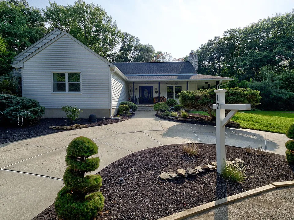 17 Bauers Ln