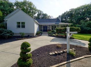 17 Bauers Ln, Morganville, NJ 07751