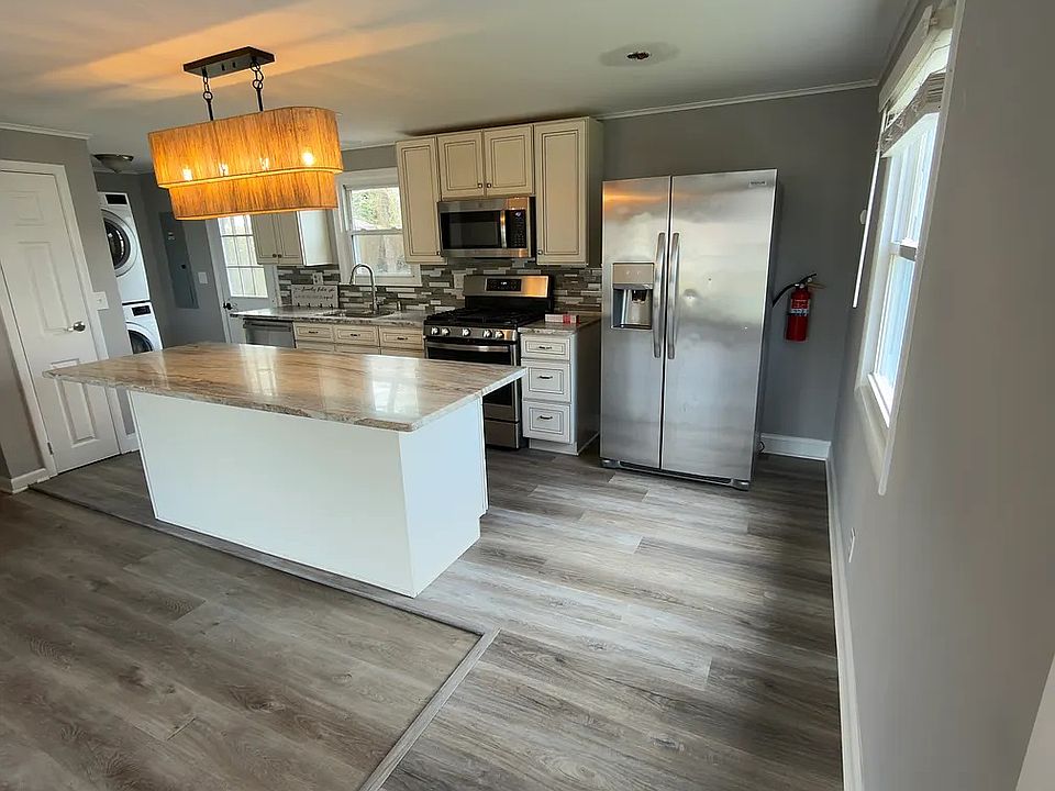 1st image of 1112 Hawser Ave