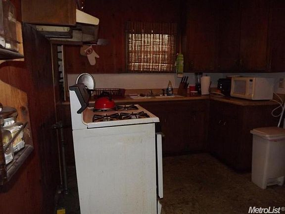 5th image of 1530 E Worth St