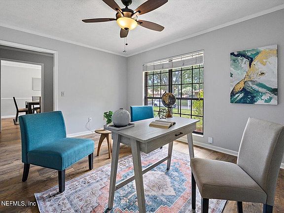 4th image of 305 EDINBURGH Lane