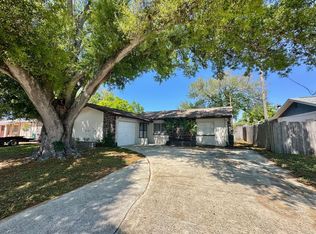 9099 108th Ave, Seminole, FL 33777