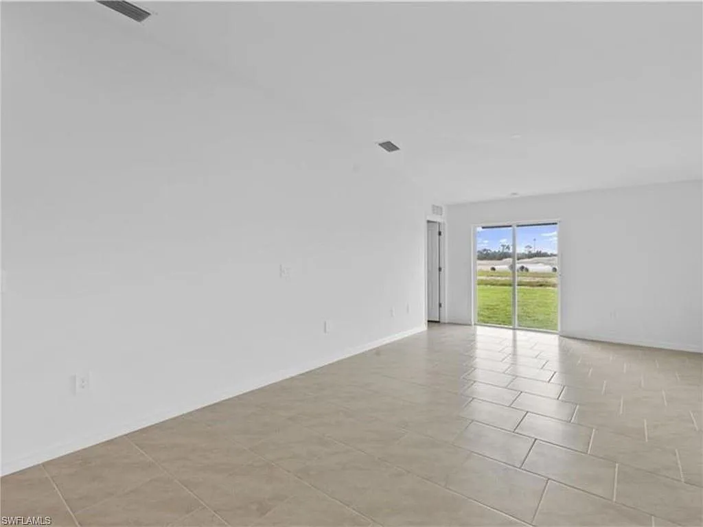 3 bed, 2.0 bath, 1450 sqft, $2,000 — Photo 3