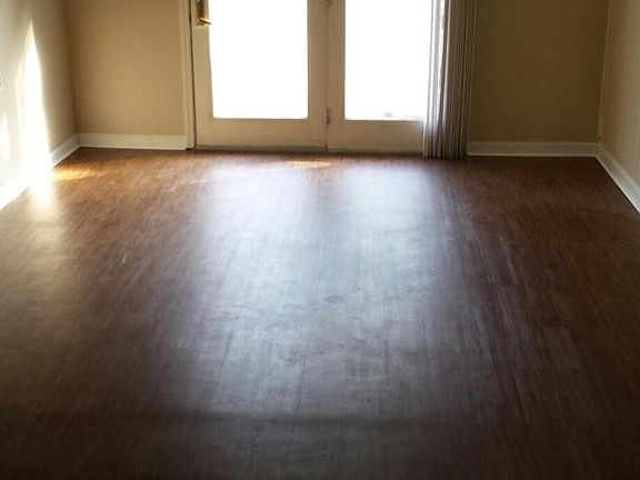 5th image of 2916 Oakwood Dr