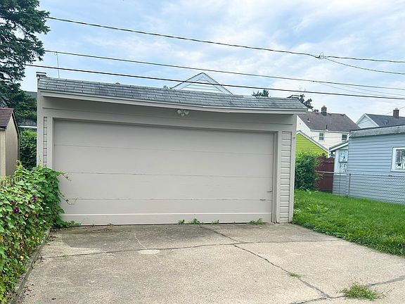 5th image of 1487 Crestwood Rd