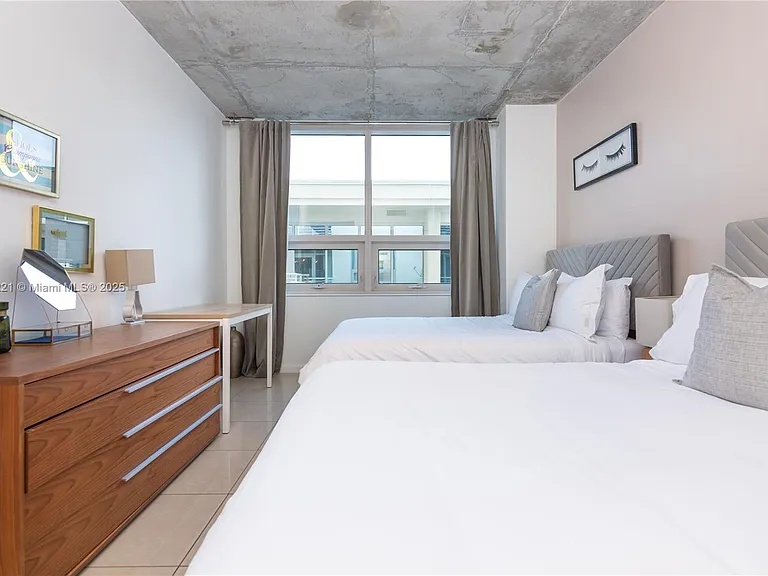 3250 NE 1st Ave #608 — Photo 36