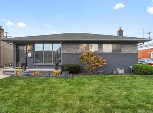 28800 Grant St, Saint Clair Shores, MI 48081