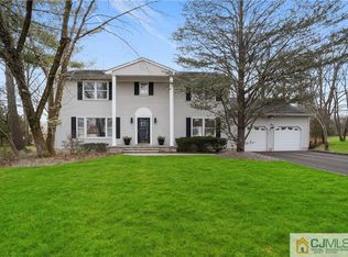 4 Talia Rd, Kendall Park, NJ 08824
