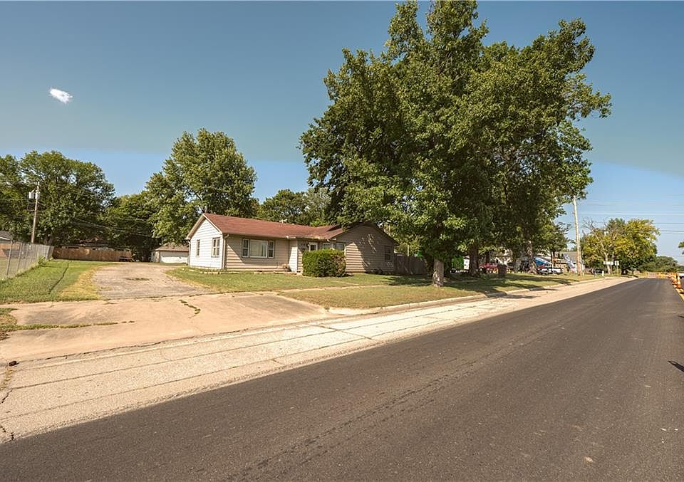 1st image of 216 Main St