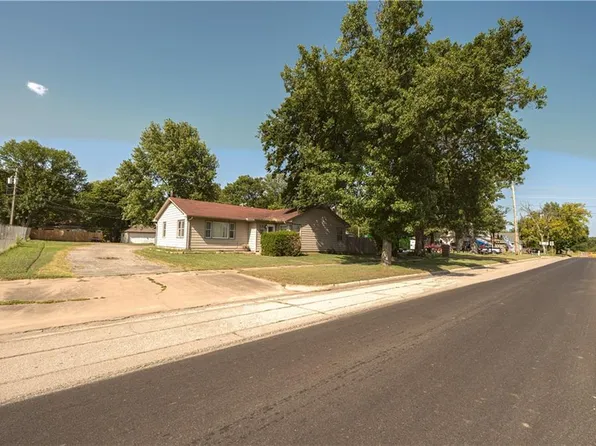 216 Main St, Neodesha, KS 66757