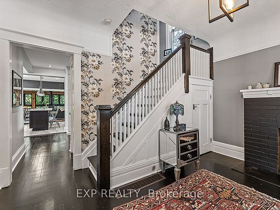 3rd image of 208 Lorne Ave