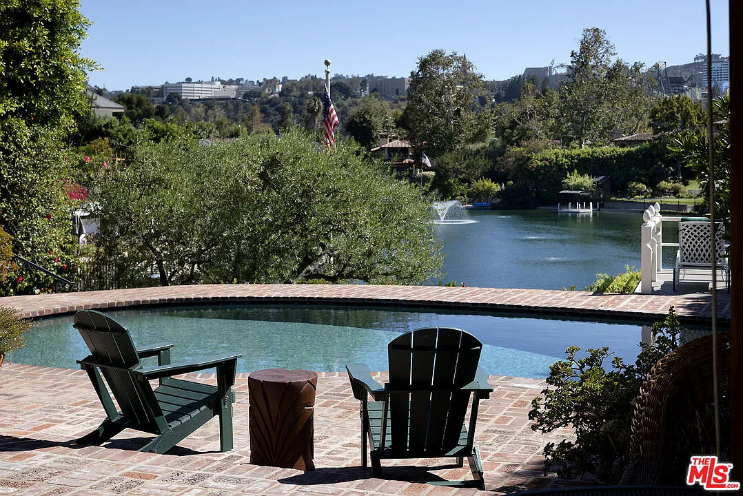 6 bed, 9.0 bath, 6581 sqft, $60,000 — Photo 2