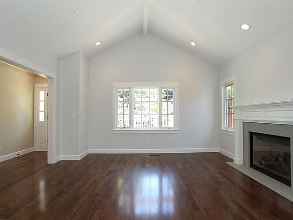 3rd image of 2150 Oakley Ave