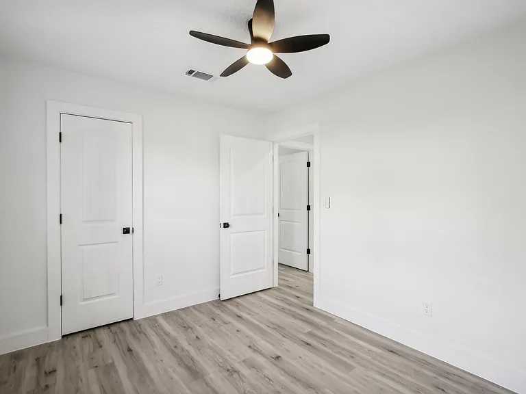 11615 Henley Dr — Photo 23