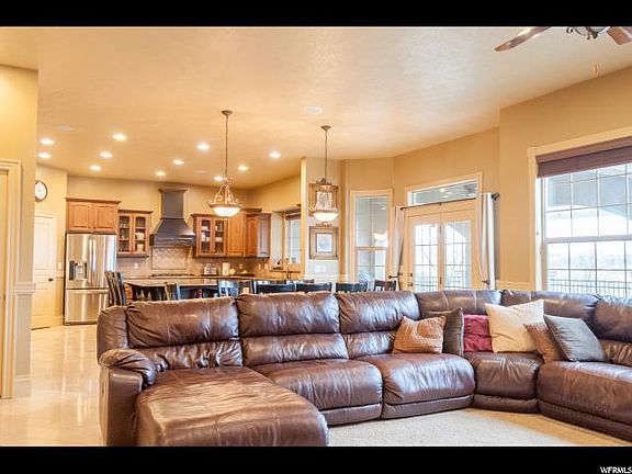 3rd image of 2342 N Pointe Meadow Dr W