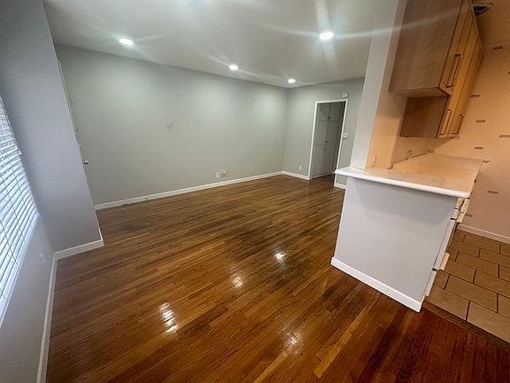 3rd image of 10617 Woodbine St #1B-1Ba-700Sqft