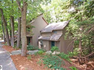 33 Hawks NE, Glen Arbor, MI 49636