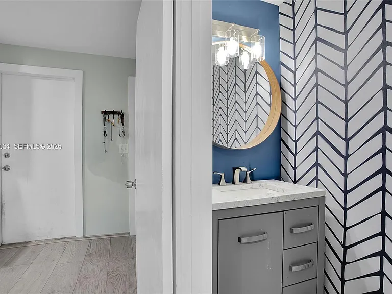 850 Sorrento Dr — Photo 12