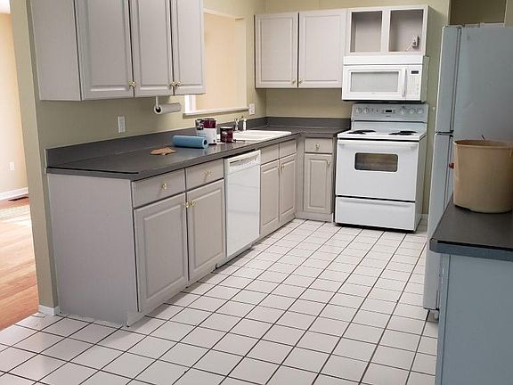 5th image of 3327 Blasser Dr