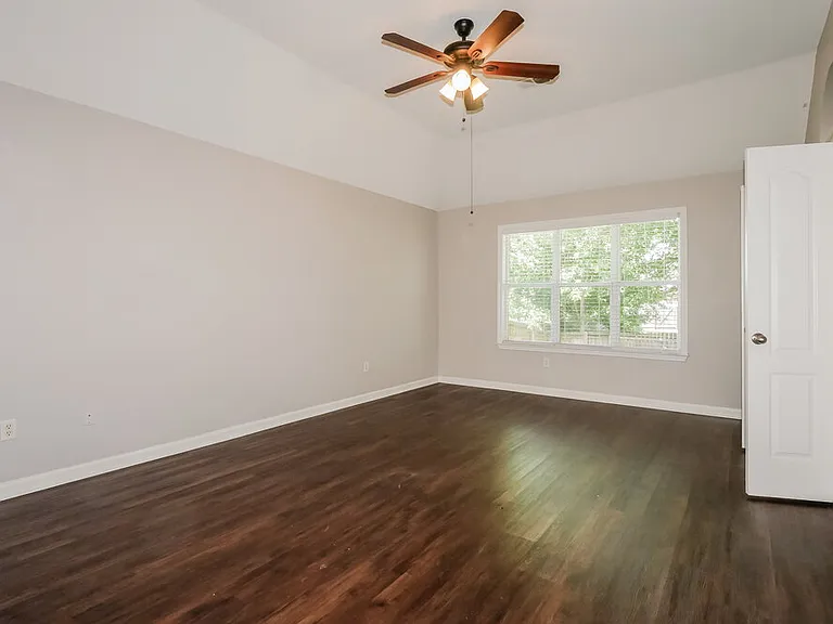 6391 Braybourne Main — Photo 10