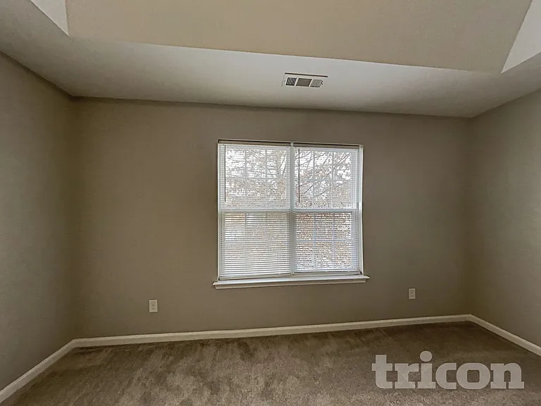 1131 Delander Ln — Photo 11