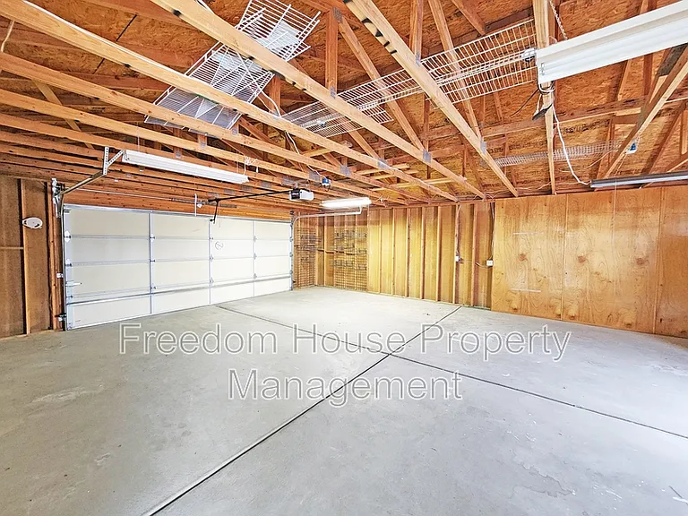 5220 Jerry Ave — Photo 32