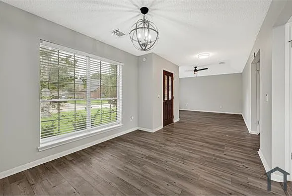 3906 Greenwood Dr — Photo 7