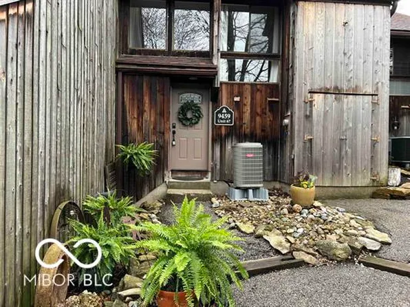 9459 S Pointe Lasalles Dr, Bloomington, IN 47401