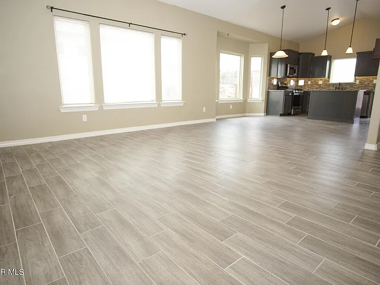 14364 Tobe Davis — Photo 3