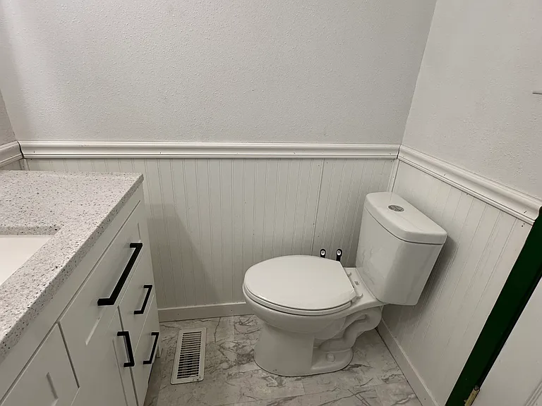 2312 Knapp St — Photo 9