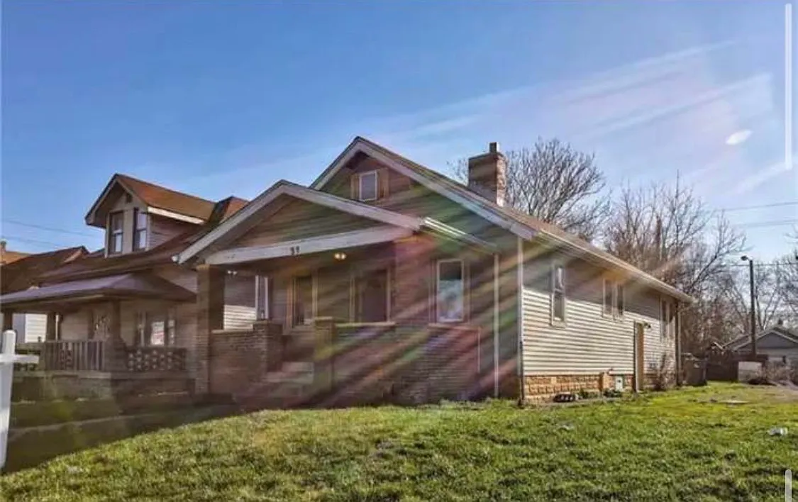 3 bed, 1200 sqft, $1,300 — Photo 4