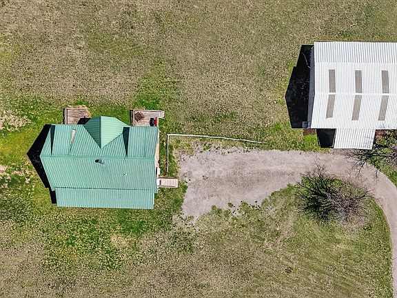 3rd image of 131 Hawk Ridge Rd