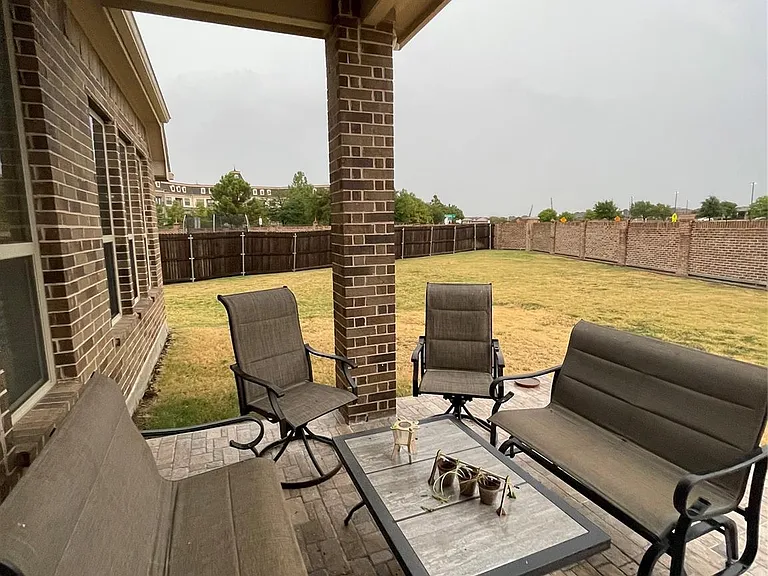 329 Prairie Ridge Ln — Photo 17