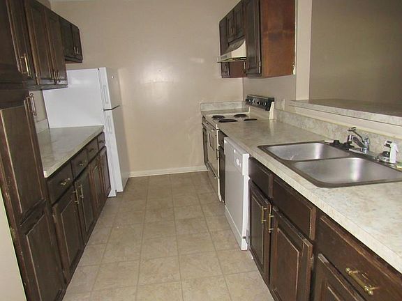 3rd image of 54 New York Ave APT 2