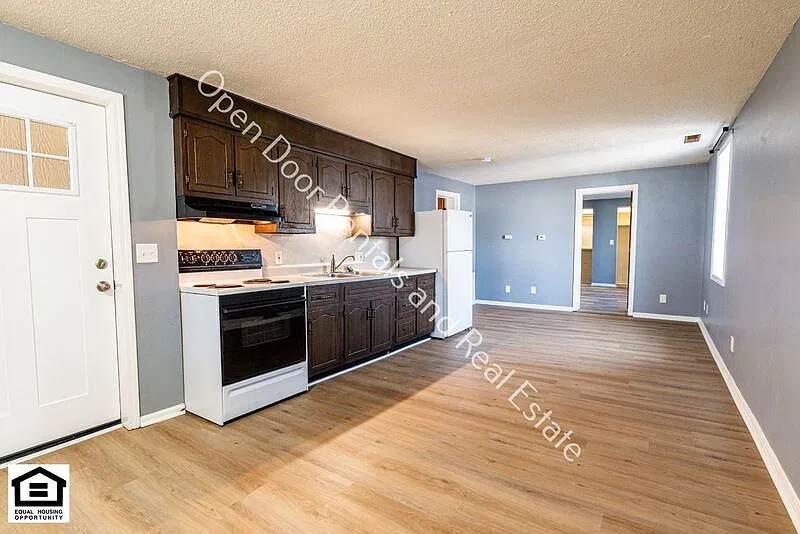 1 bed, 1.0 bath, $695 — Photo 4