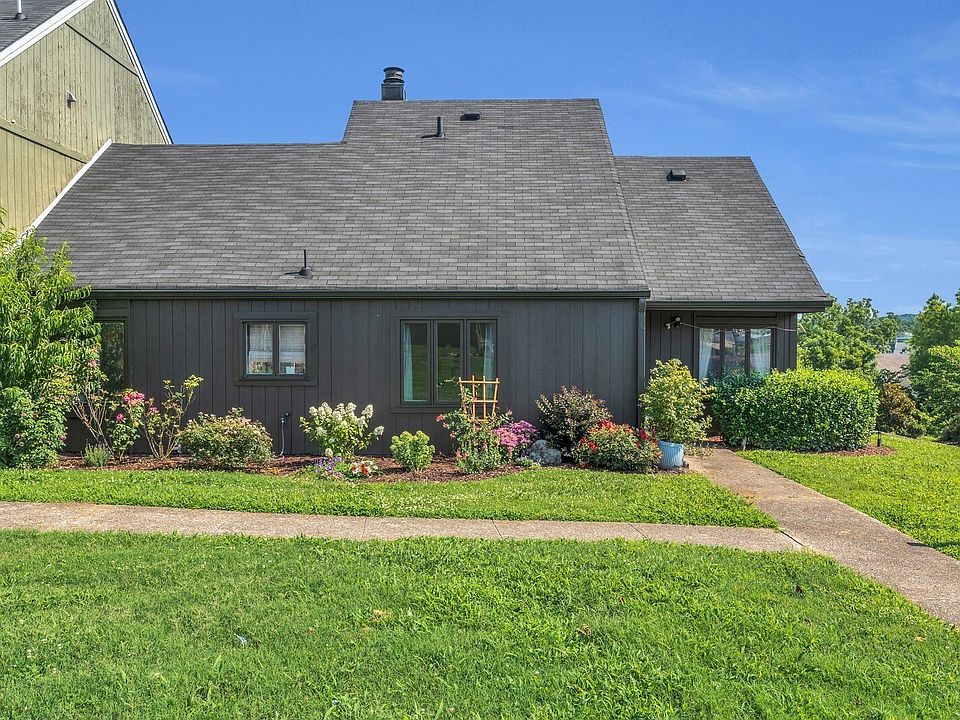 1st image of 210 Raintree Dr