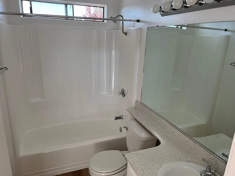 Guest bathroom (2x2)