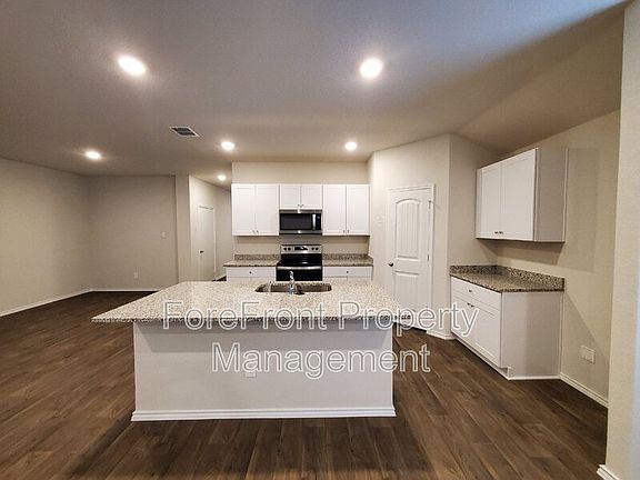 5th image of 829 Bahia Pl