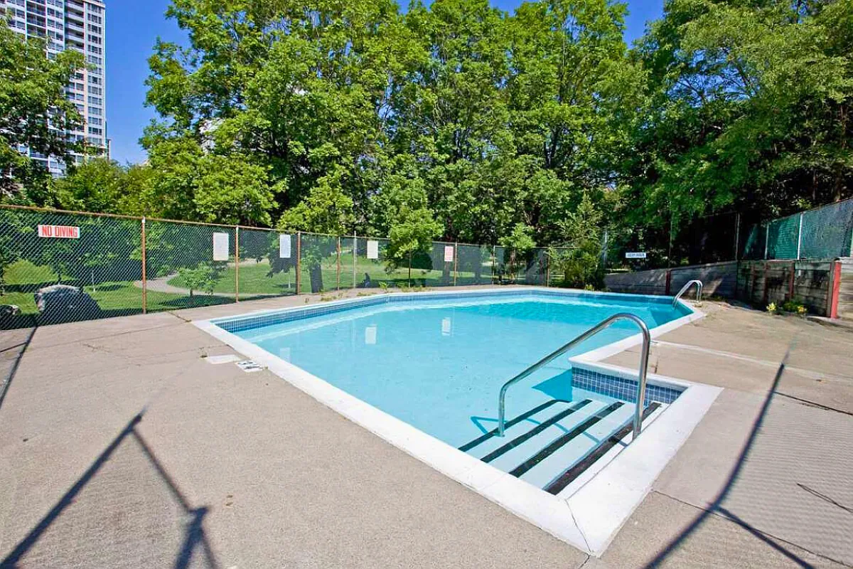 Sheppard Manor Apartments — Photo 4