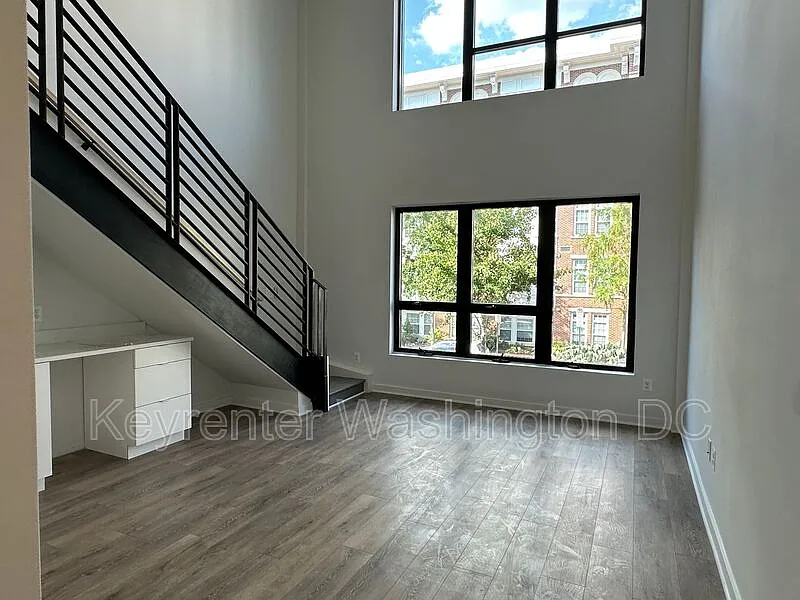 Building Photo - 1460 Belmont St NW #302