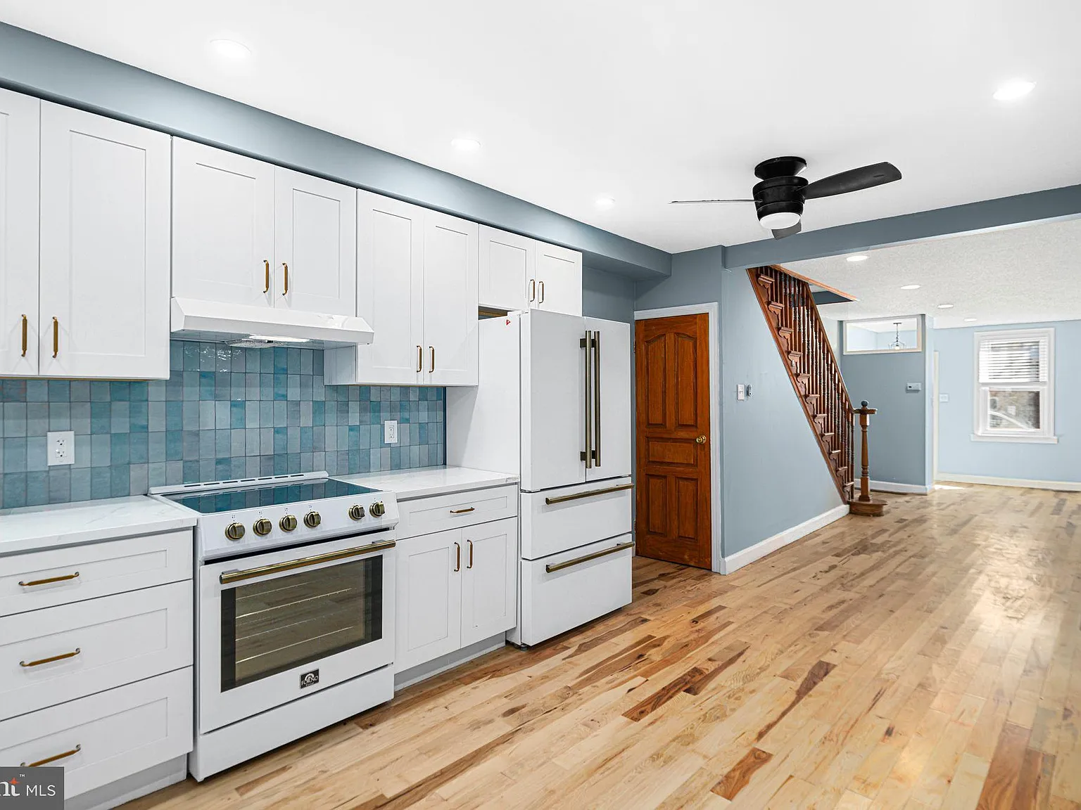 3 bed, 2440 sqft, $2,800 — Photo 2