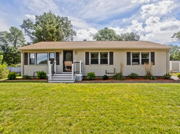 25 Andover Rd, Chicopee, MA 01020