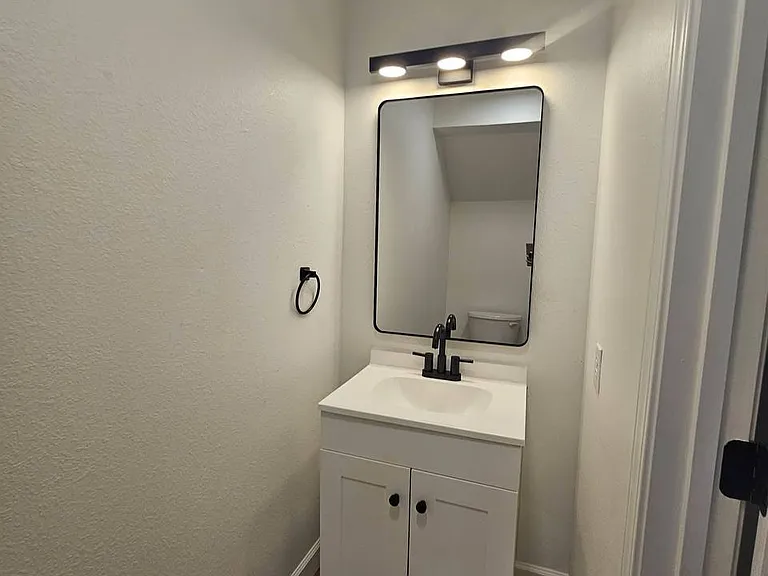 170 Westmount Dr #27 — Photo 5