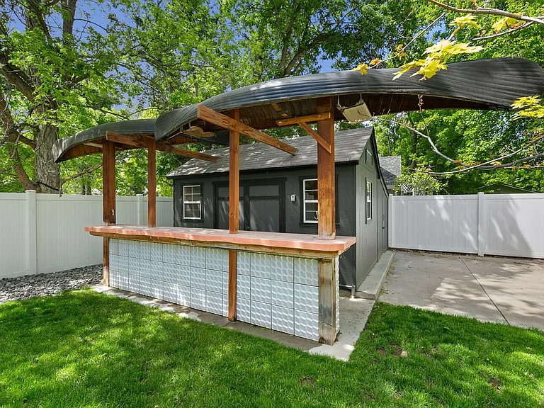 424 W Oak St — Photo 21