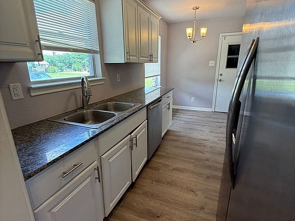 3rd image of 1202 Chippendale Dr