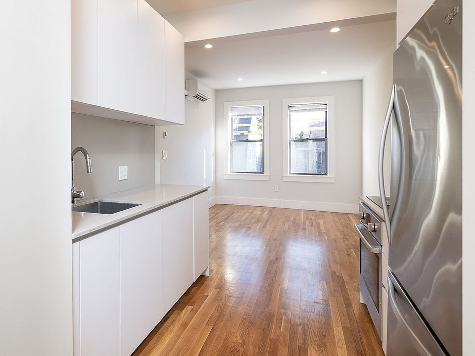 1st image of 1000 Commonwealth Ave #32