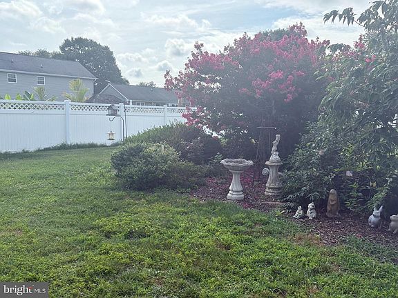 3rd image of 801 Kilarney Dr