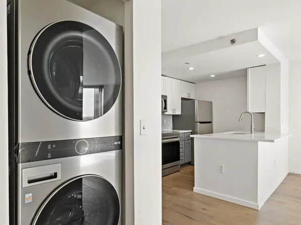 20 2nd Street image 11 of 17