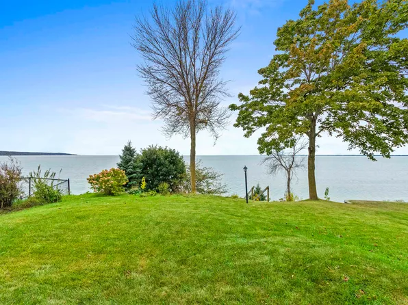 W5565 Firelane #12, Menasha, WI 54952