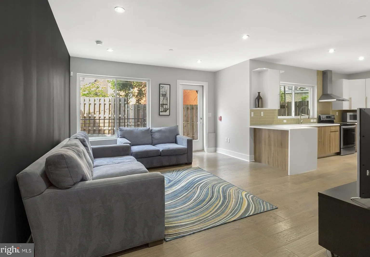 2 bed, 2.5 bath, 1146 sqft, $2,025 — Photo 1